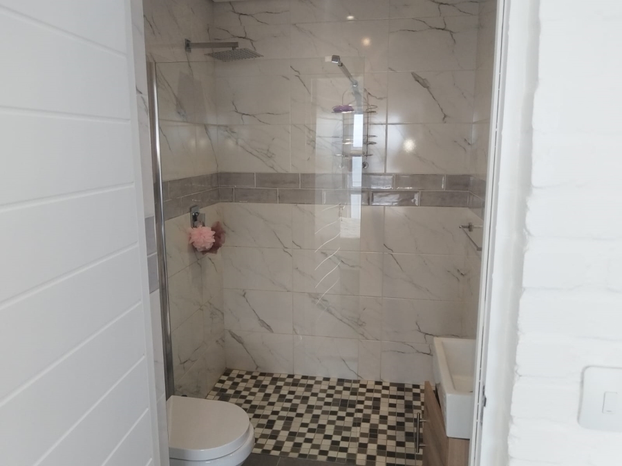 To Let 4 Bedroom Property for Rent in Glencairn Western Cape